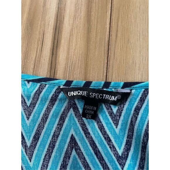 Unique Spectrum Women Top 3X - Picture 3 of 6